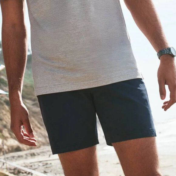 travis mathew golf shorts 7 in navy/indigo - Picture 1 of 5